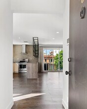 938 N Croft Ave, Unit 3 in Los Angeles, CA - Building Photo - Building Photo