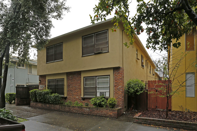 Braden Villa in Sacramento, CA - Building Photo - Building Photo