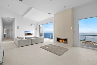 20782 Rockpoint Way in Malibu, CA - Building Photo - Building Photo