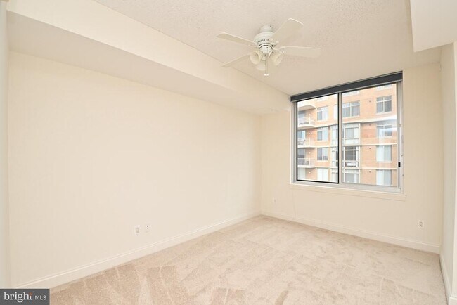 1020 N Highland St in Arlington, VA - Building Photo - Building Photo