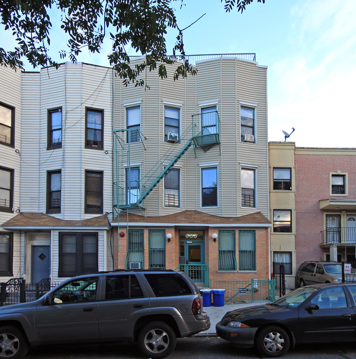 683 Evergreen Ave in Brooklyn, NY - Building Photo