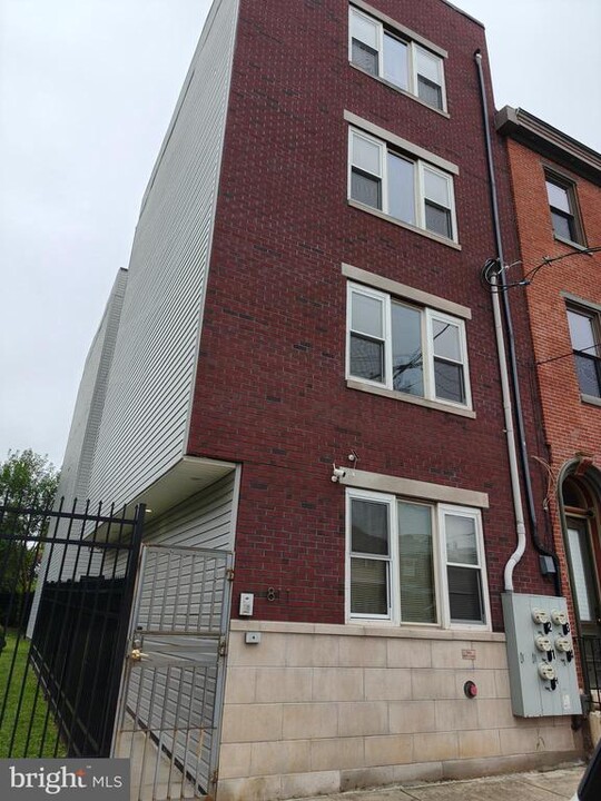 811 N Franklin St in Philadelphia, PA - Building Photo