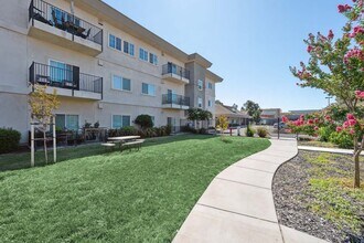 Volare Apartment Homes in Fairfield, CA - Foto de edificio - Building Photo