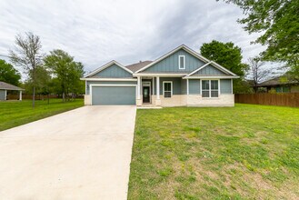106 Koele Ct in Bastrop, TX - Building Photo - Building Photo