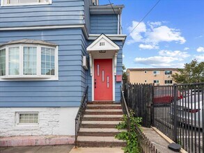 811 Palisade Ave in Union City, NJ - Building Photo - Building Photo