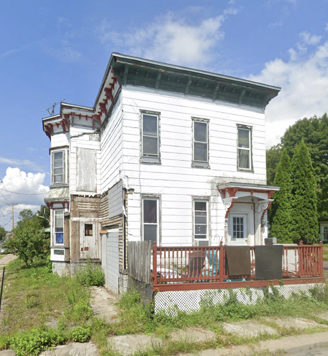 2 Bayard St in Amsterdam, NY - Building Photo