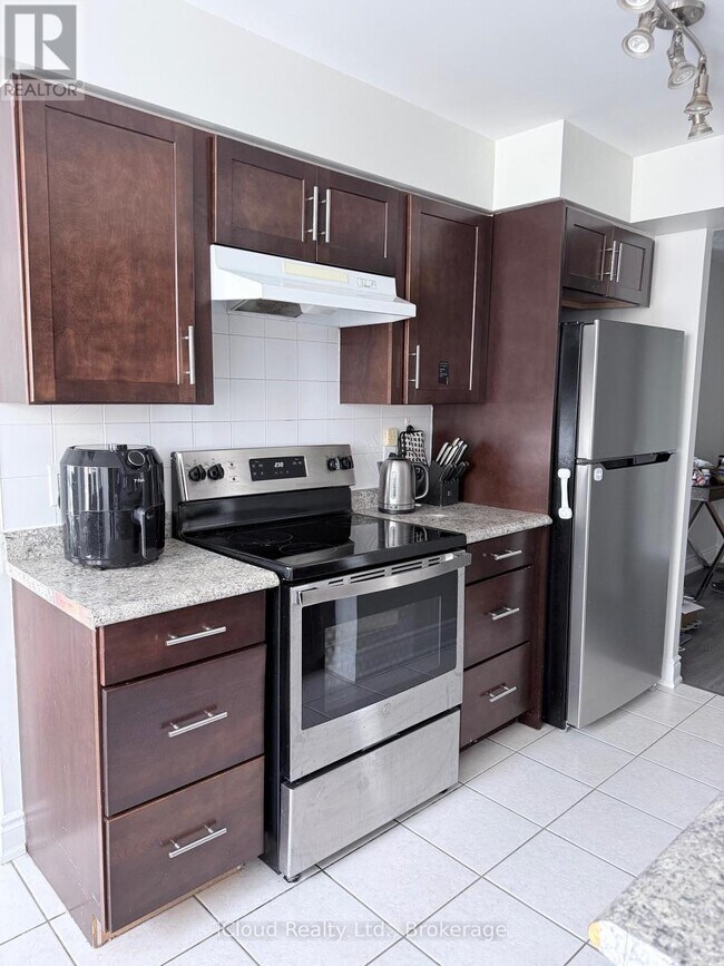 156 Enfield Pl in Mississauga, ON - Building Photo - Building Photo