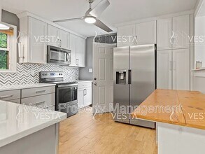211 Old Gibbs Rd in Weaverville, NC - Building Photo - Building Photo