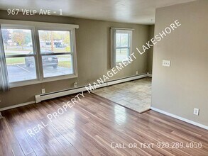 967 Velp Ave in Green Bay, WI - Building Photo - Building Photo