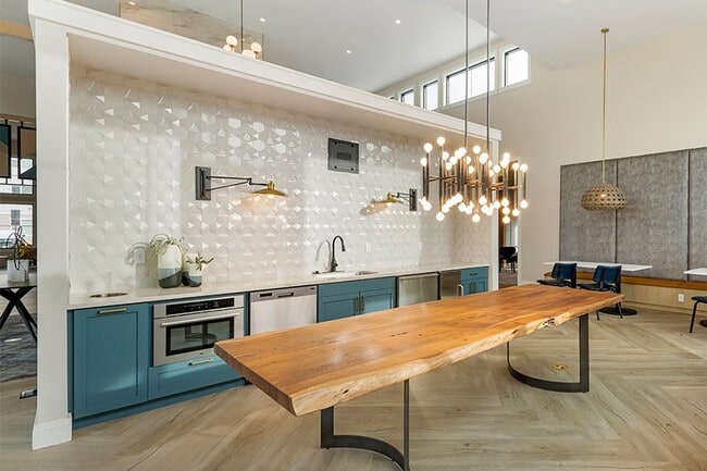 Momentum at First Creek in Denver, CO - Foto de edificio - Building Photo