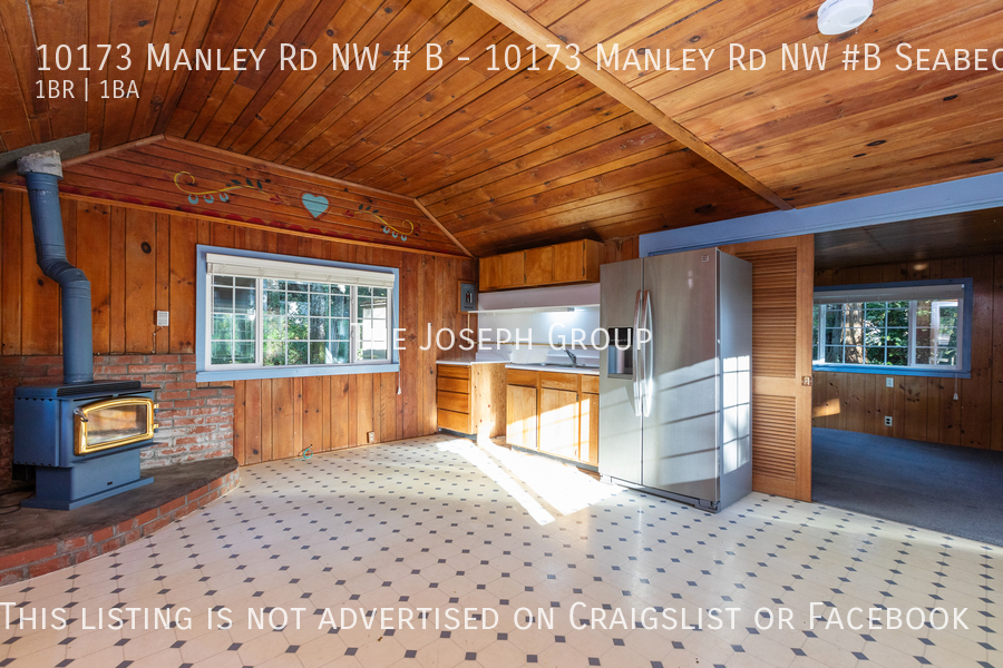 10173 Manley Rd NW-Unit -10173 Manley Rd NW #B Seabeck in Seabeck, WA - Building Photo