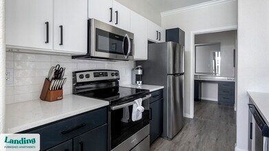 1215 W Slaughter Ln, Unit 936 in Austin, TX - Foto de edificio - Building Photo