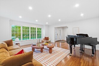 6 Round House Ct in Bedford, NY - Building Photo - Building Photo