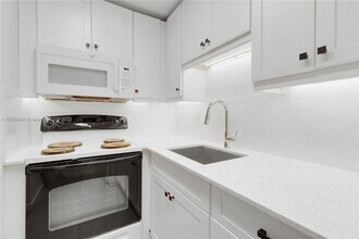 2420 SE 17th St in Fort Lauderdale, FL - Building Photo - Building Photo