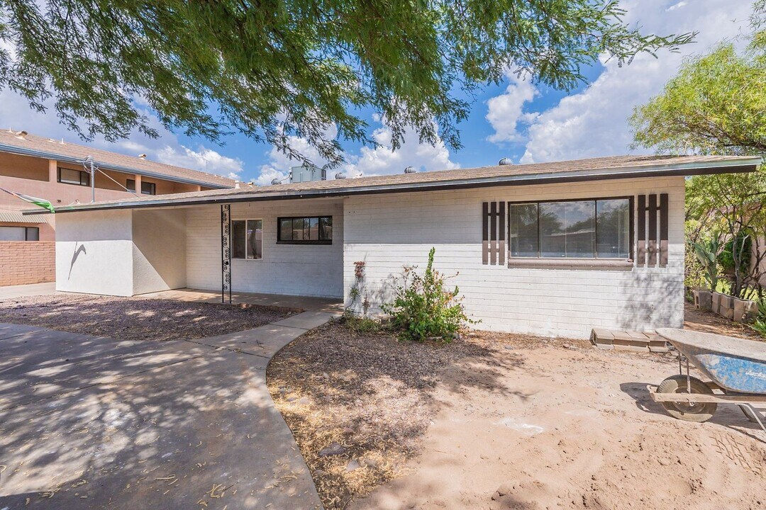 2940 N Cherry Ave in Tucson, AZ - Building Photo