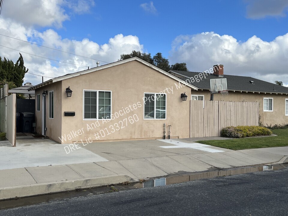 917 E Cypress St in Santa Maria, CA - Building Photo