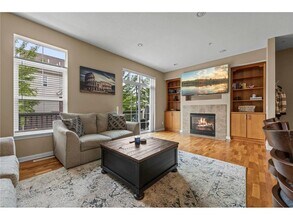 12225 82nd Ave N in Maple Grove, MN - Foto de edificio - Building Photo