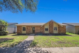 1814 Addington Dr in Carrollton, TX - Building Photo