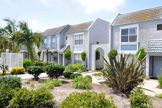 Country Club Village Apartments in Chula Vista, CA - Building Photo - Building Photo