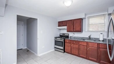 5439 W Schubert Ave, Unit Basement in Chicago, IL - Foto de edificio - Building Photo