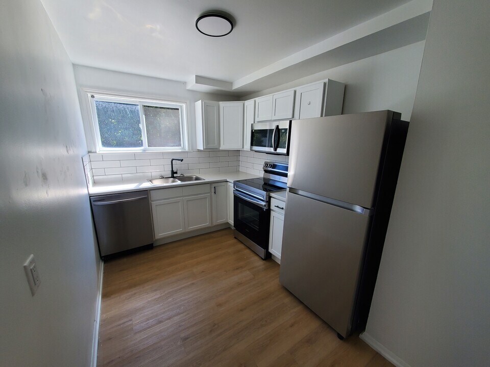 9 Connaught Ave in Moncton, NB - Building Photo
