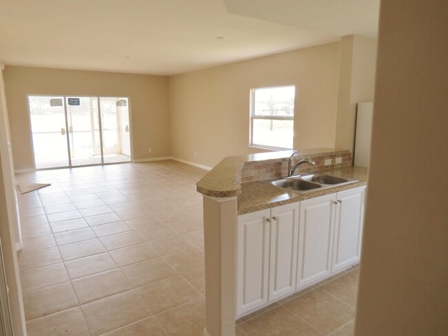 27440 Palmesta Cir, Unit #17 in Bonita Springs, FL - Foto de edificio - Building Photo