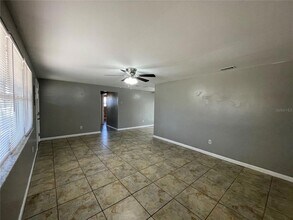 10043 Hayes St in Spring Hill, FL - Building Photo - Building Photo