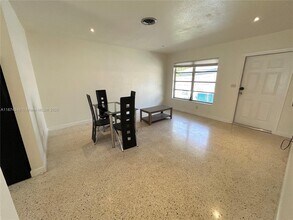 2441 NW 9th Terrace in Wilton Manors, FL - Building Photo - Building Photo