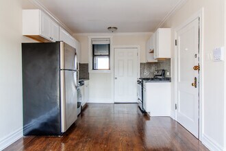 1056 W Lill Ave, Unit 2 in Chicago, IL - Building Photo - Building Photo