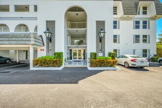 800 E Camino Real in Boca Raton, FL - Building Photo - Building Photo
