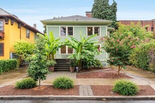 2924-2926-2926 SE Morrison St in Portland, OR - Building Photo