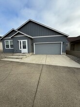 725 Spyglass in Bandon, OR - Building Photo - Building Photo