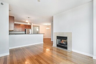 1600 S Prairie Ave, Unit 1203 in Chicago, IL - Building Photo - Building Photo