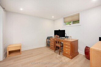 607 Shelley Ave in Ottawa, ON - Building Photo - Building Photo