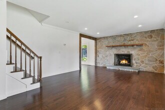 36 Oak St in Westport, CT - Building Photo - Building Photo