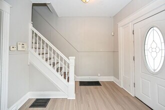 2317 Stratford Ave in Cincinnati, OH - Building Photo - Building Photo