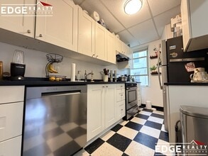 241 Winchester St in Brookline, MA - Building Photo - Building Photo