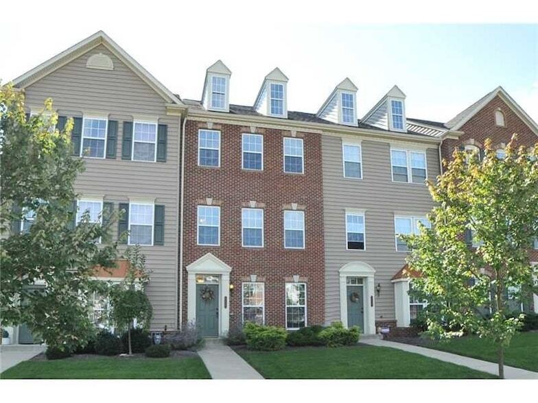 704 Park Plaza E, Unit 10-2074 in Wexford, PA - Building Photo