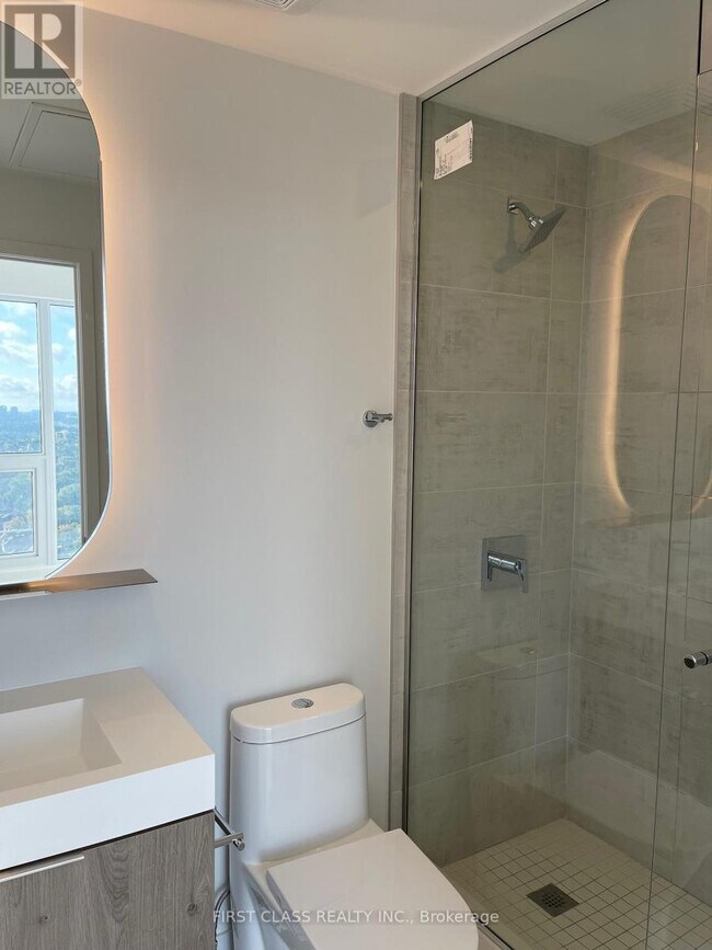 15 Holmes Ave in Toronto, ON - Building Photo - Building Photo