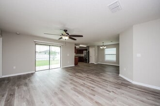 2443 Bracknell Forest Trail in Tavares, FL - Building Photo - Building Photo