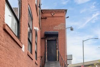 32 Penn St in Brooklyn, NY - Building Photo - Building Photo