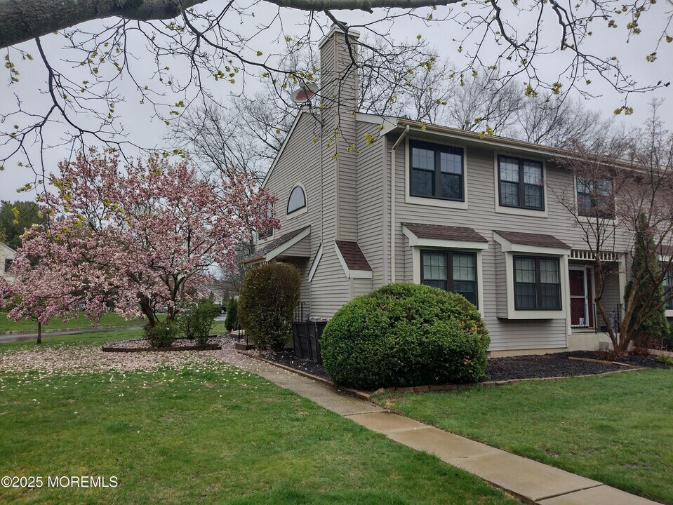 1201 Arlington Dr in Toms River, NJ - Building Photo