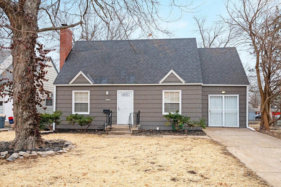 1203 E 80th St in Kansas City, MO - Building Photo