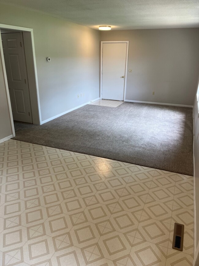 513 Elm Ave, Unit 104 in Brookings, SD - Building Photo - Building Photo