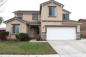 864 Pinewood Ave in Sanger, CA - Building Photo - Building Photo