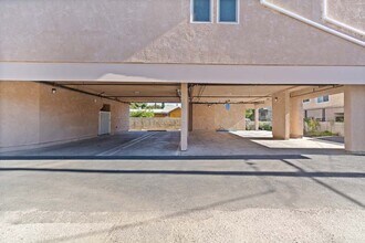 11808 Hart St, Unit Apt 303 in North Hollywood, CA - Building Photo - Building Photo