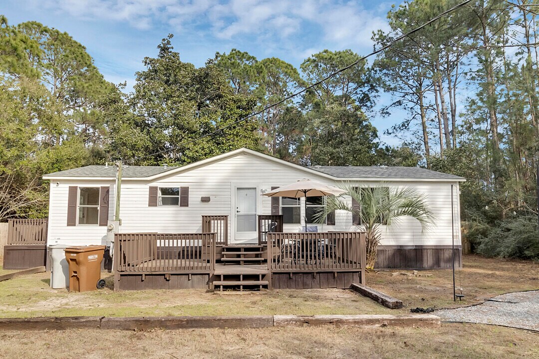 1964 Adams St in Navarre, FL - Building Photo