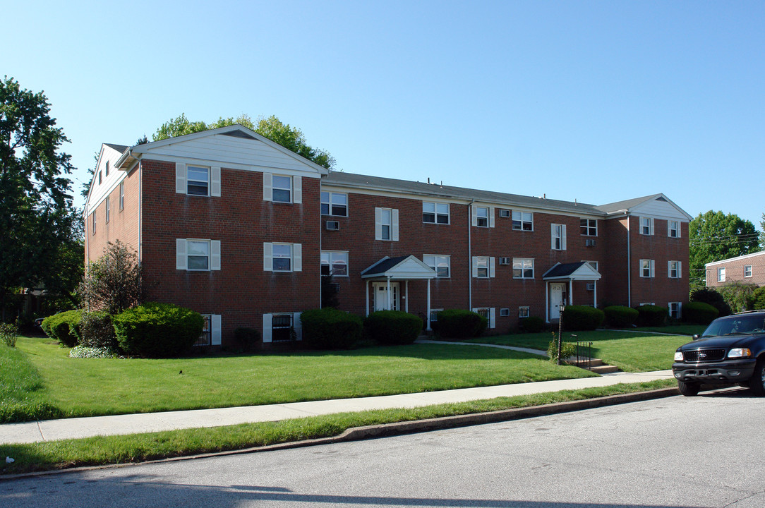 Norris Hills at Locust Street in Norristown, PA - Foto de edificio