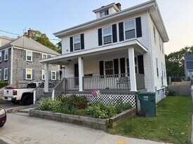 36 Oak St, Unit 2 in Plymouth, MA - Building Photo