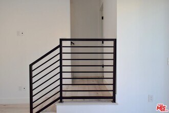 15328 Weddington St in Los Angeles, CA - Building Photo - Building Photo